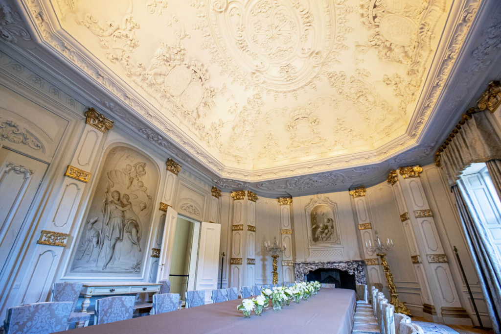 Witte zaal paleis Koning Willem Alexander