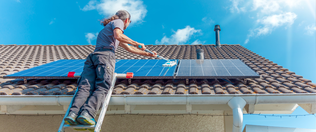 Zonnepanelen schoonmaken