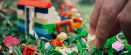 Lego klaagt Wibra aan om namaakproduct