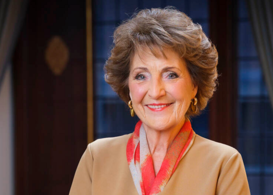 Prinses Margriet reikt Geuzenpenning uit aan Laila Haidari