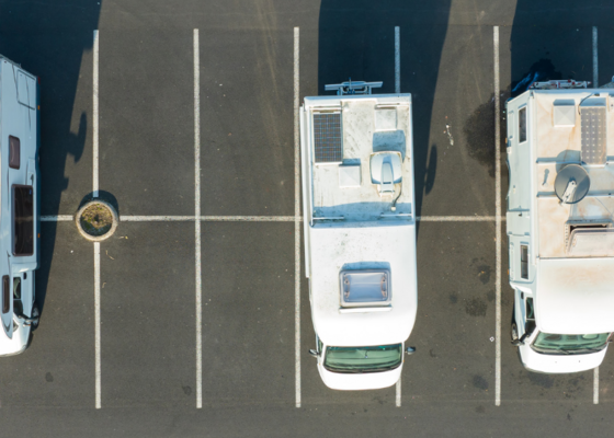 Campers in de straat parkeren